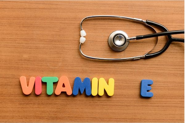 Vitamin E có thể phục hồi thính lực ở những người điếc đột ngột không rõ nguyên nhân.
